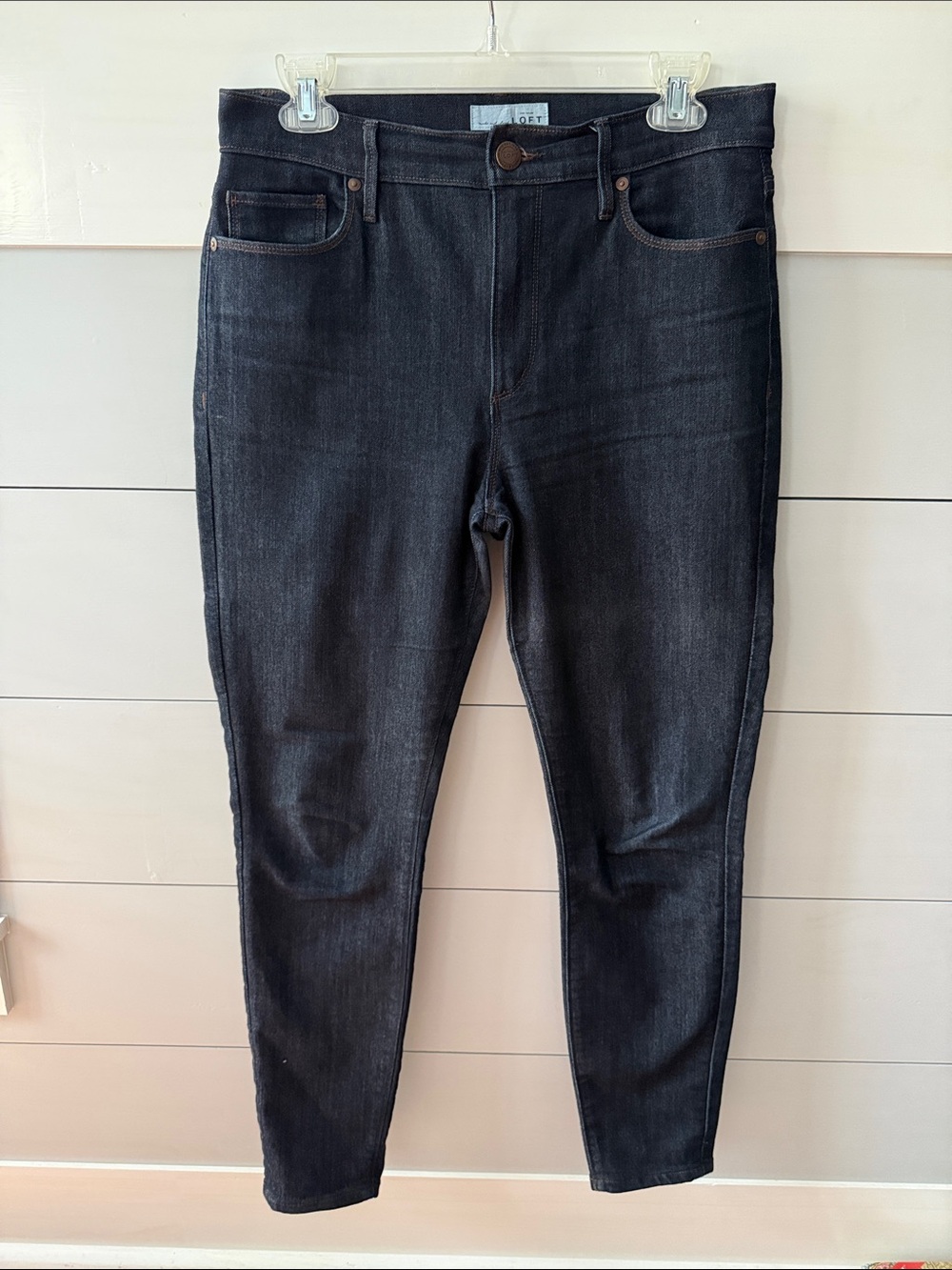LOFT women’s Skinny Jeans in Dark Blue Wash size 27